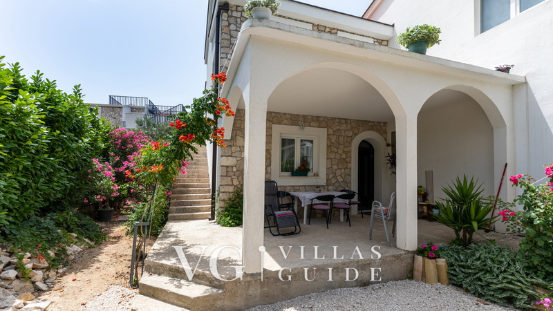 Apartman Mara Garden and property exterior