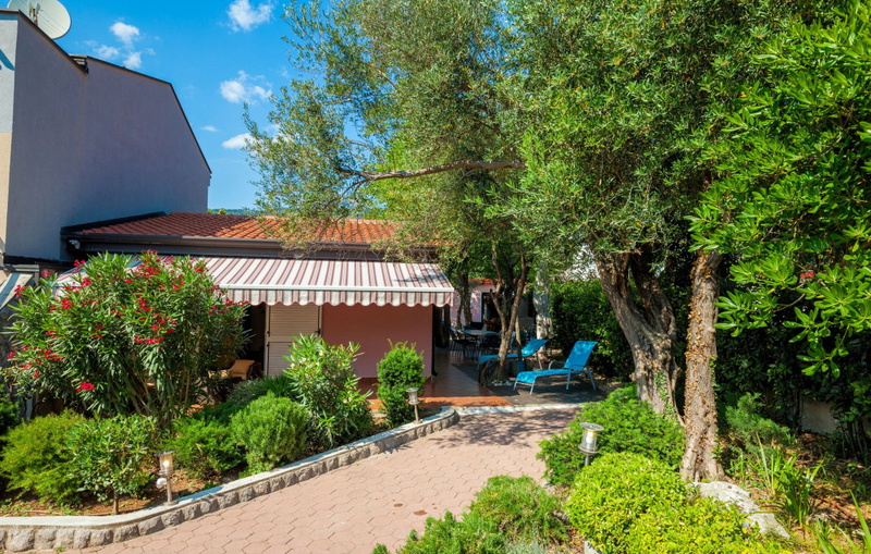 Ferienhaus Nina with Whirpool Garten und Außenbereich