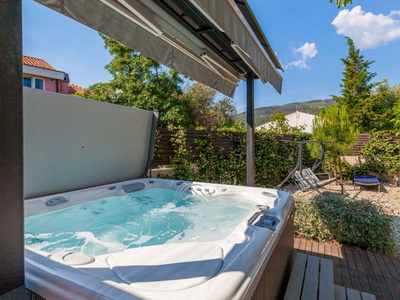 Ferienhaus Nina with Whirpool wellness