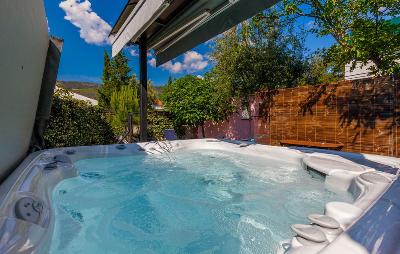 Ferienhaus Nina with Whirpool