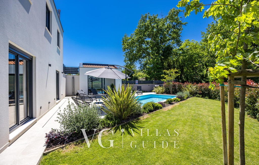 Villa Minka Garden and property exterior