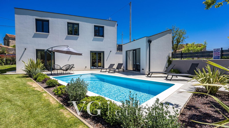 Villa Minka Garden and property exterior