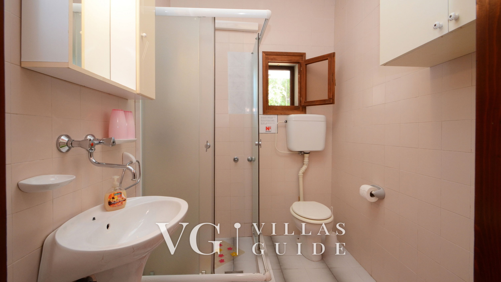 Waterfront house Kata Badezimmer