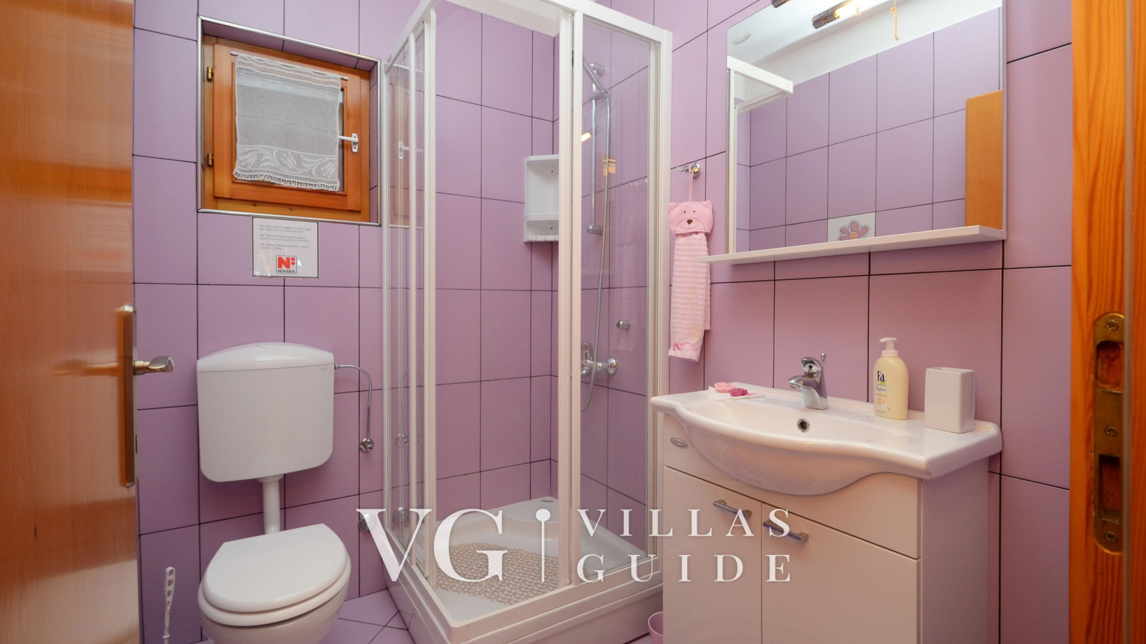 Waterfront house Kata Badezimmer