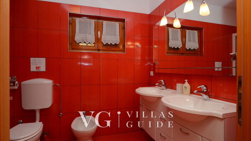 Waterfront house Kata Badezimmer