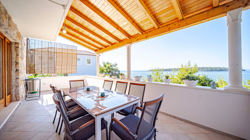 Waterfront house Kata