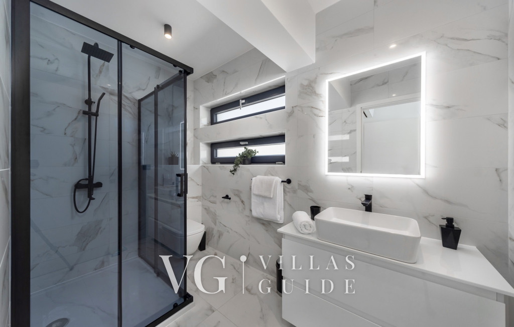 Villa Karla with pool&sea view&pet friendly Bagno