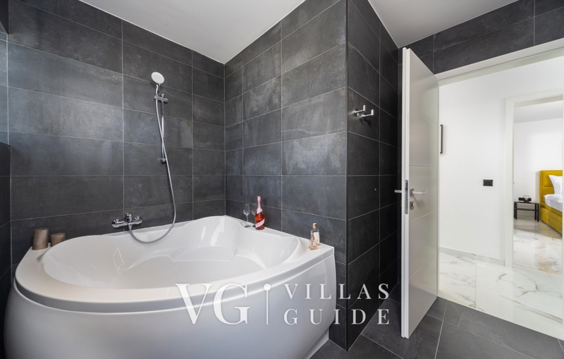 Villa Karla with pool&sea view&pet friendly Badezimmer