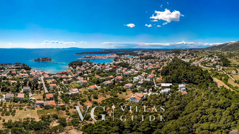 Villa Karla with pool&sea view&pet friendly Mikrolokacija