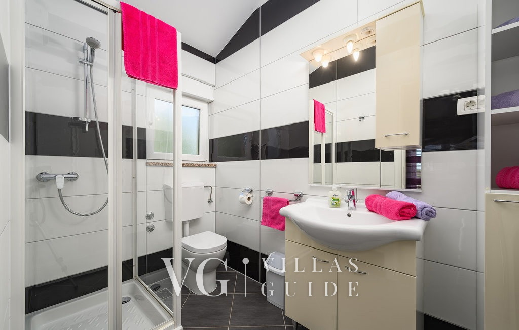 Villa Iva Bathroom