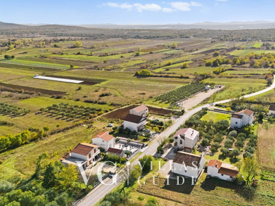 Holiday home Feniks Garden and property exterior