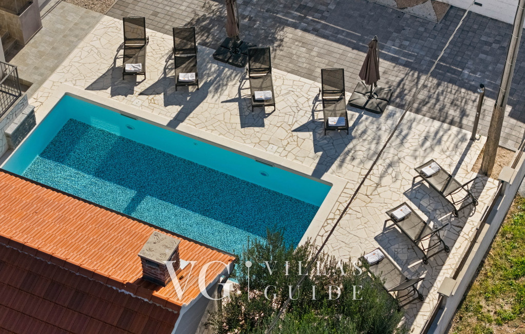 Holiday home Feniks Garden and property exterior