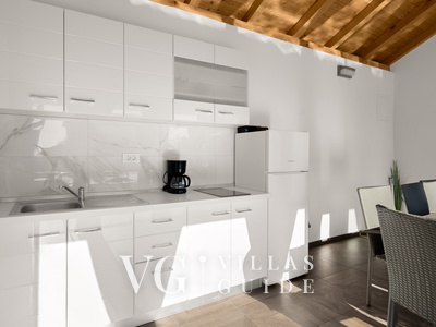 Holiday home Feniks Garden and property exterior