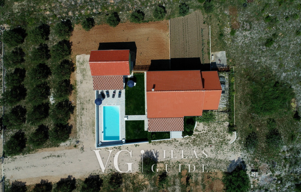 Green Escape Holiday House Garden and property exterior