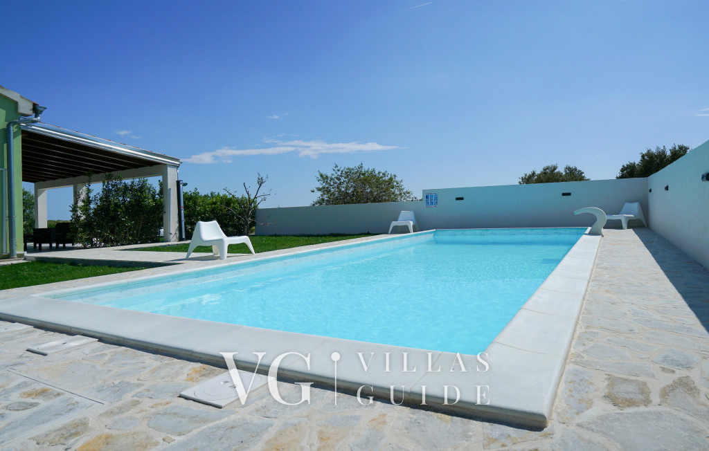 Green Escape Holiday House Pool