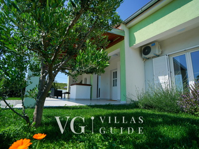 Green Escape Holiday House Garden and property exterior