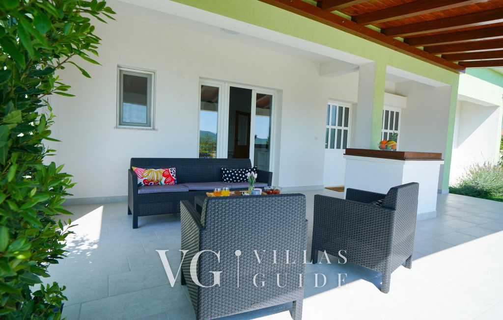 Green Escape Holiday House Garden and property exterior