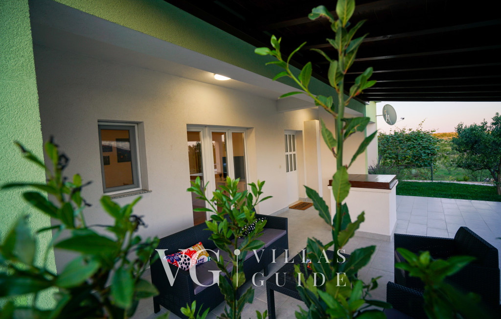 Green Escape Holiday House Garden and property exterior