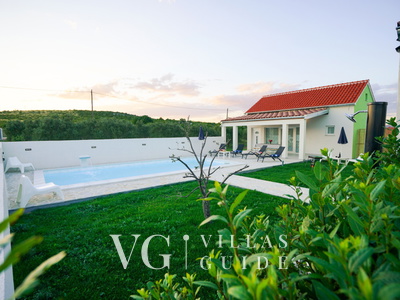 Green Escape Holiday House Pool