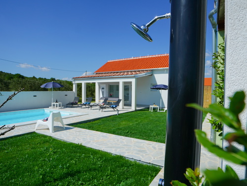 Green Escape Holiday House