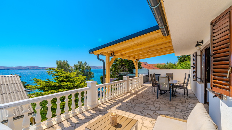 Apartman Figs 2 beachfront&whirpool- Karlobag Cesarica