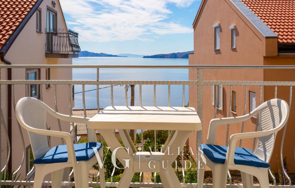 Charm Apartment Garden and property exterior