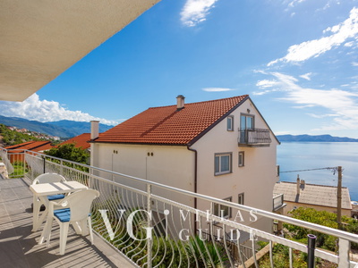 Charm Apartment Garden and property exterior