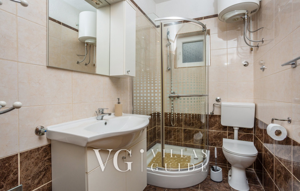 Charm Apartment Bathroom