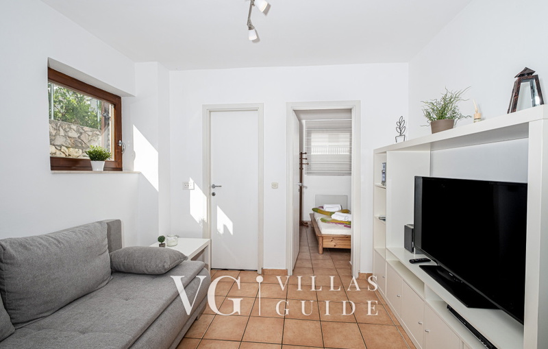 Apartman 1 Villa Figs whirpool & beachfront & terrace Living room