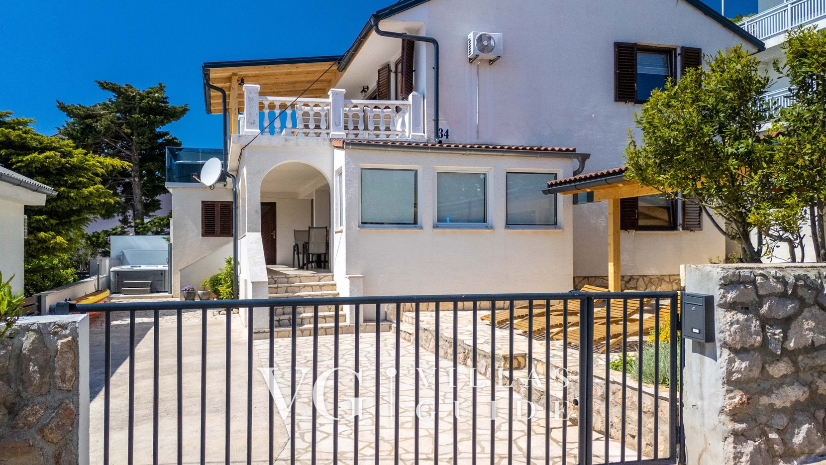 Apartman Figs 1 beachfront&whirpool- Karlobag Cesarica Garden and property exterior