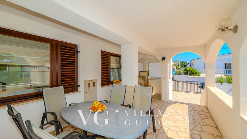 Apartman Figs 1 beachfront&whirpool- Karlobag Cesarica Garden and property exterior