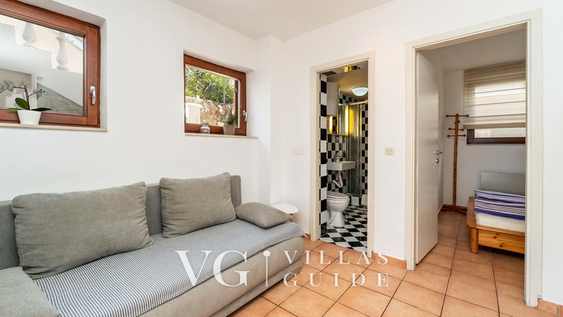 Apartman Figs 1 beachfront&whirpool- Karlobag Cesarica Living room