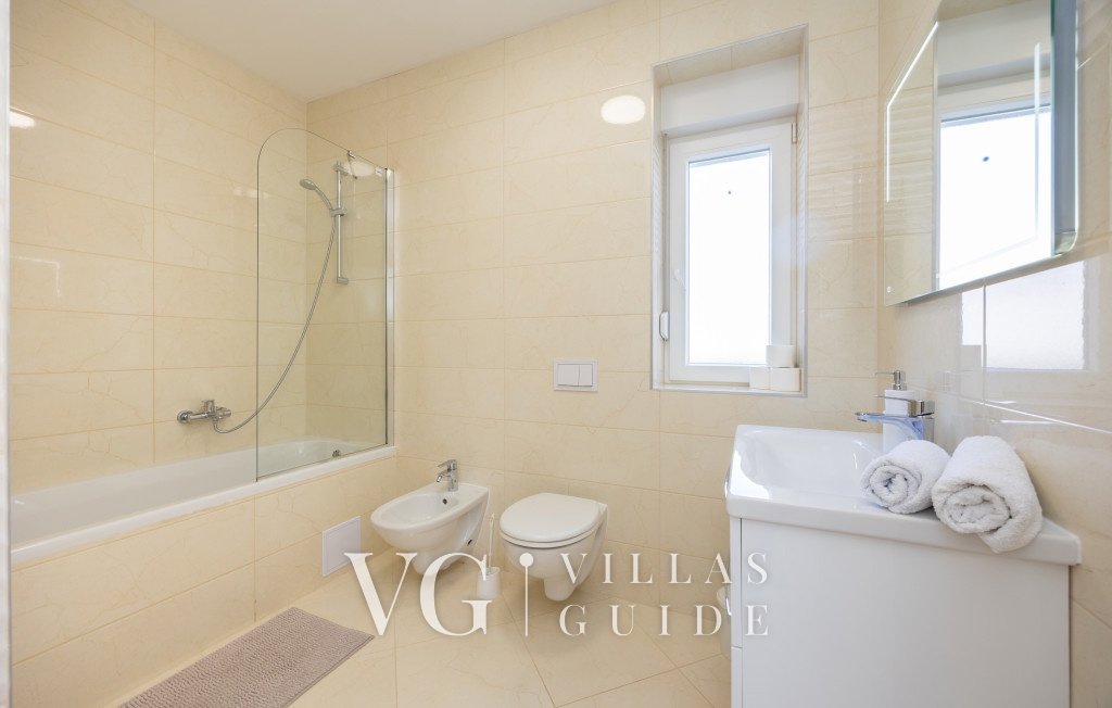 Villa Ivan - Primorski Dolac Bathroom