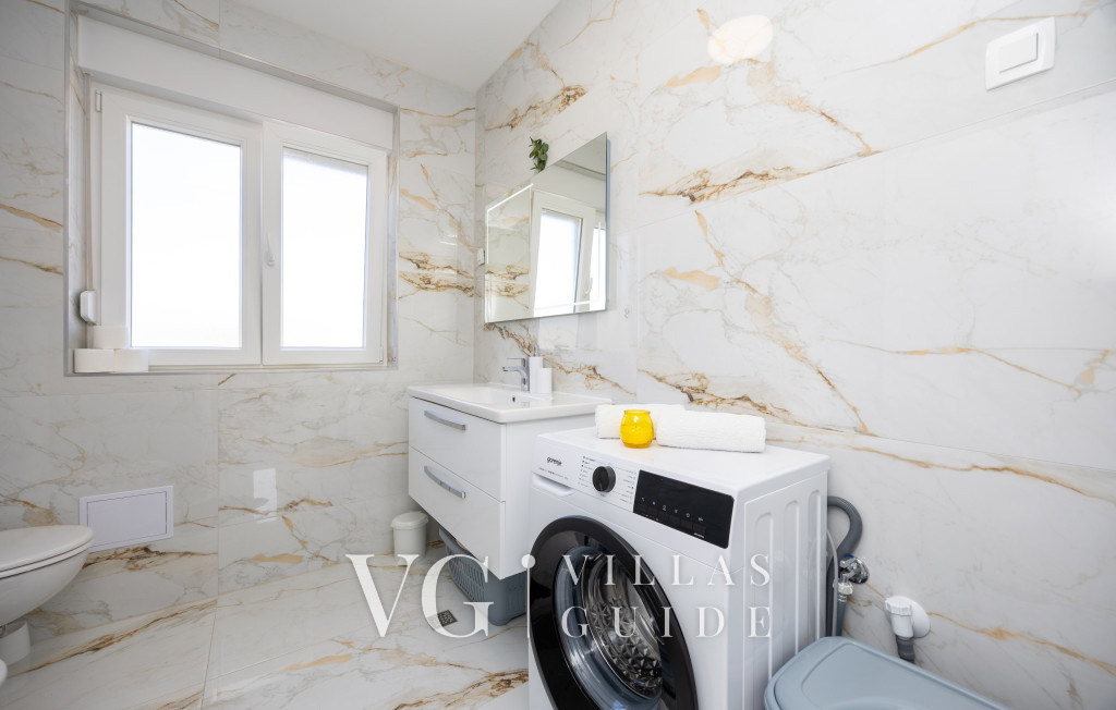 Villa Ivan - Primorski Dolac Bathroom