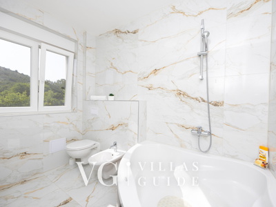 Villa Ivan - Primorski Dolac Bathroom