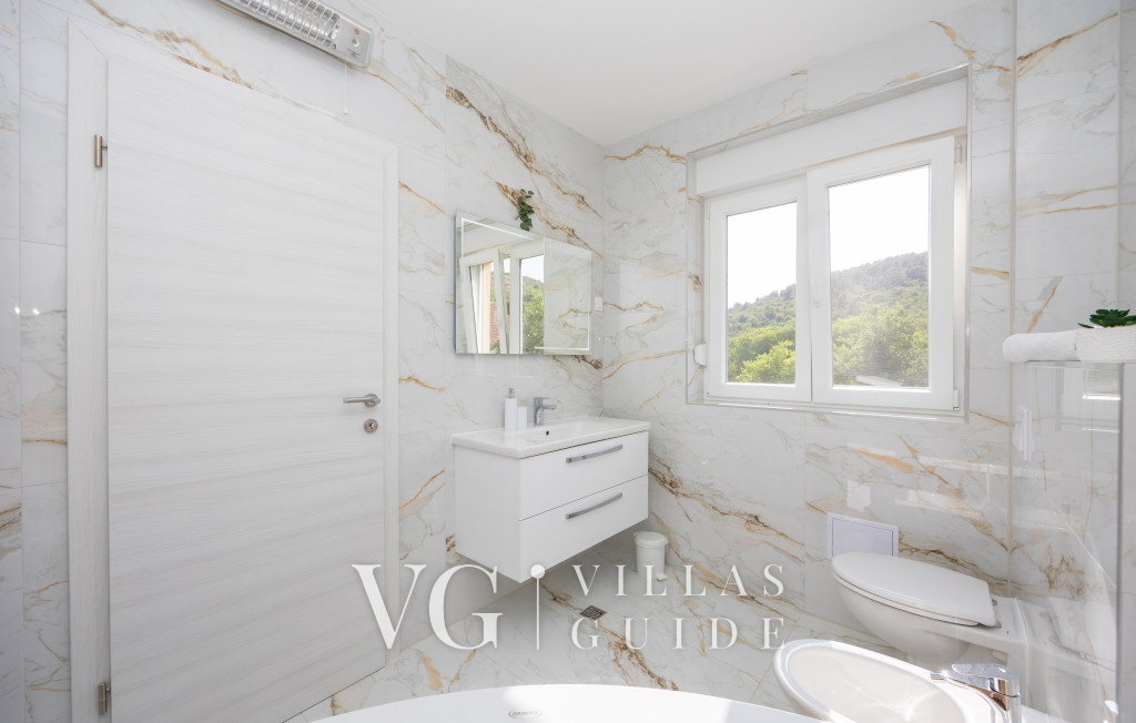 Villa Ivan - Primorski Dolac Bathroom