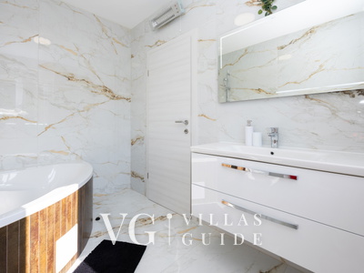 Villa Ivan - Primorski Dolac Bathroom