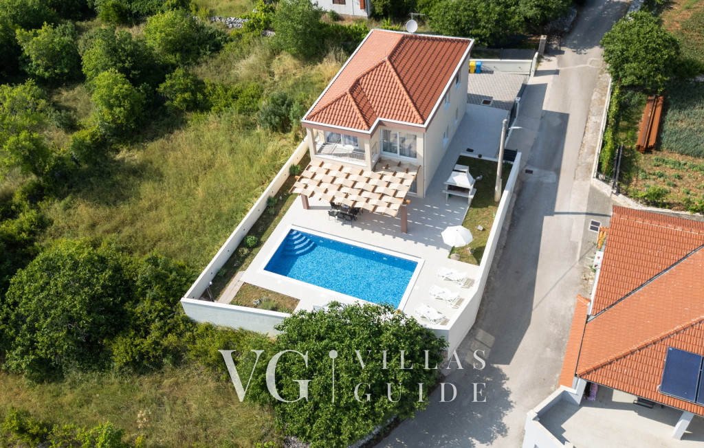 Villa Ivan - Primorski Dolac Garden and property exterior