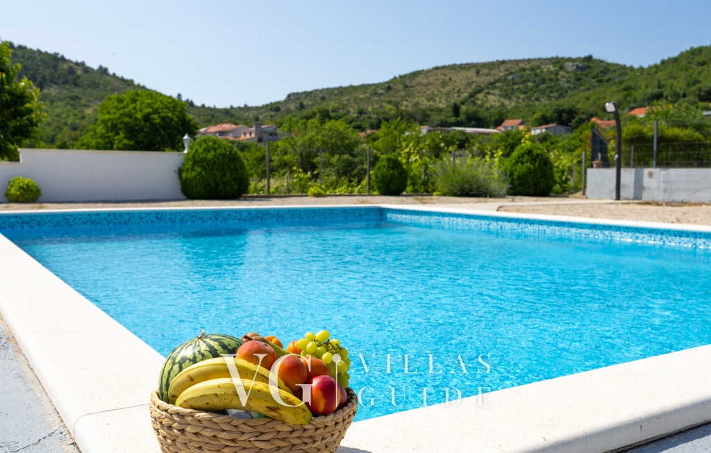 Holiday home Neda Piscina