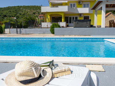 Holiday home Neda Piscina