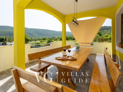 Holiday home Neda Garten und Außenbereich