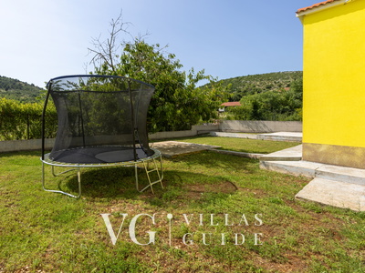 Holiday home Neda Garten und Außenbereich