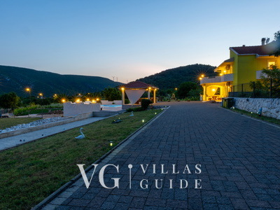 Holiday home Neda Garten und Außenbereich