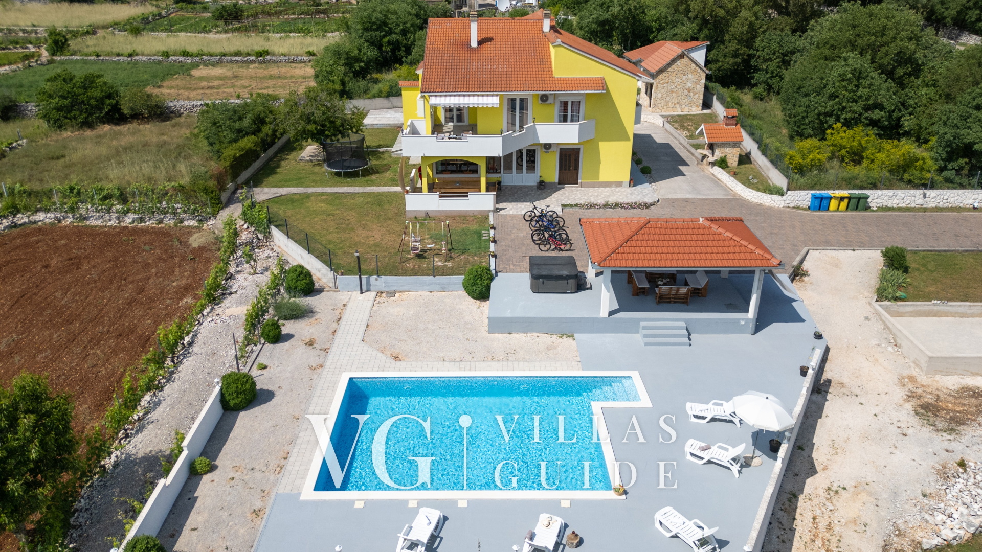 Holiday home Neda Garten und Außenbereich