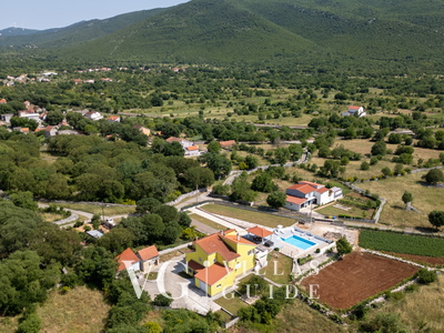 Holiday home Neda Garten und Außenbereich