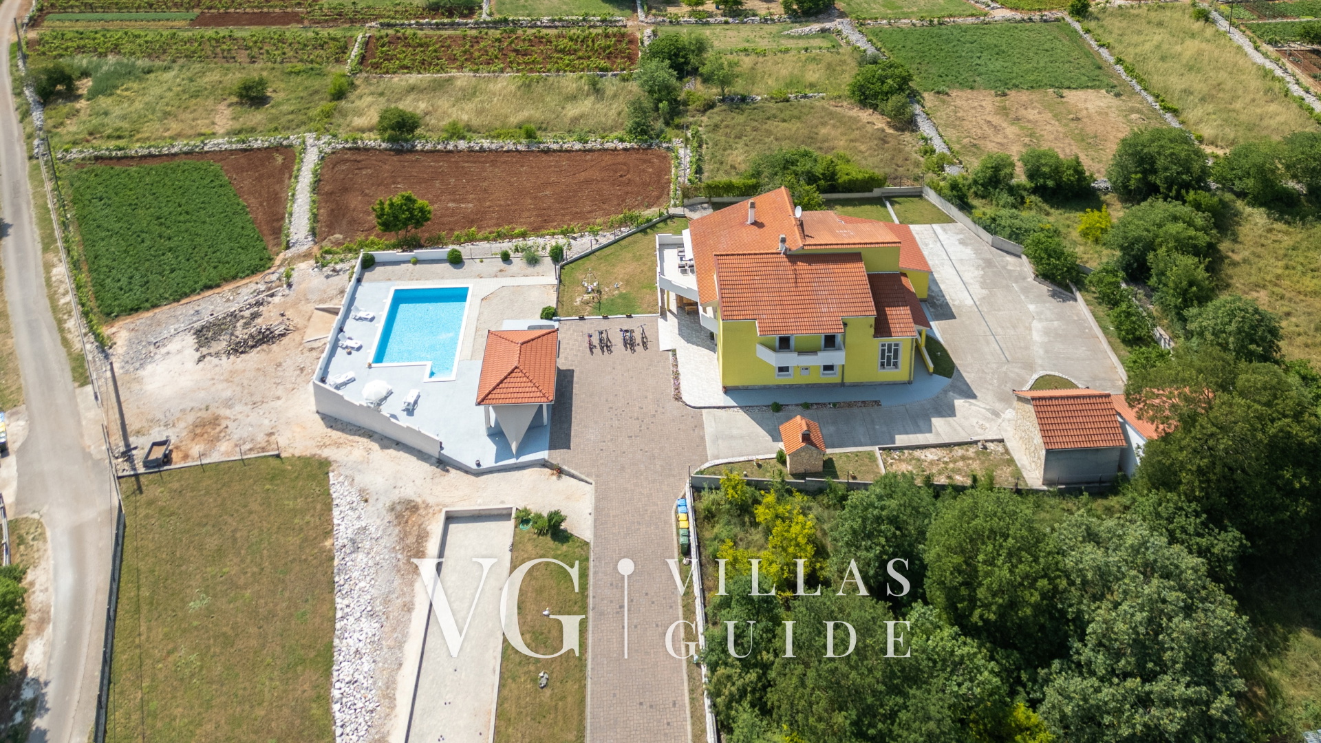 Holiday home Neda Garten und Außenbereich