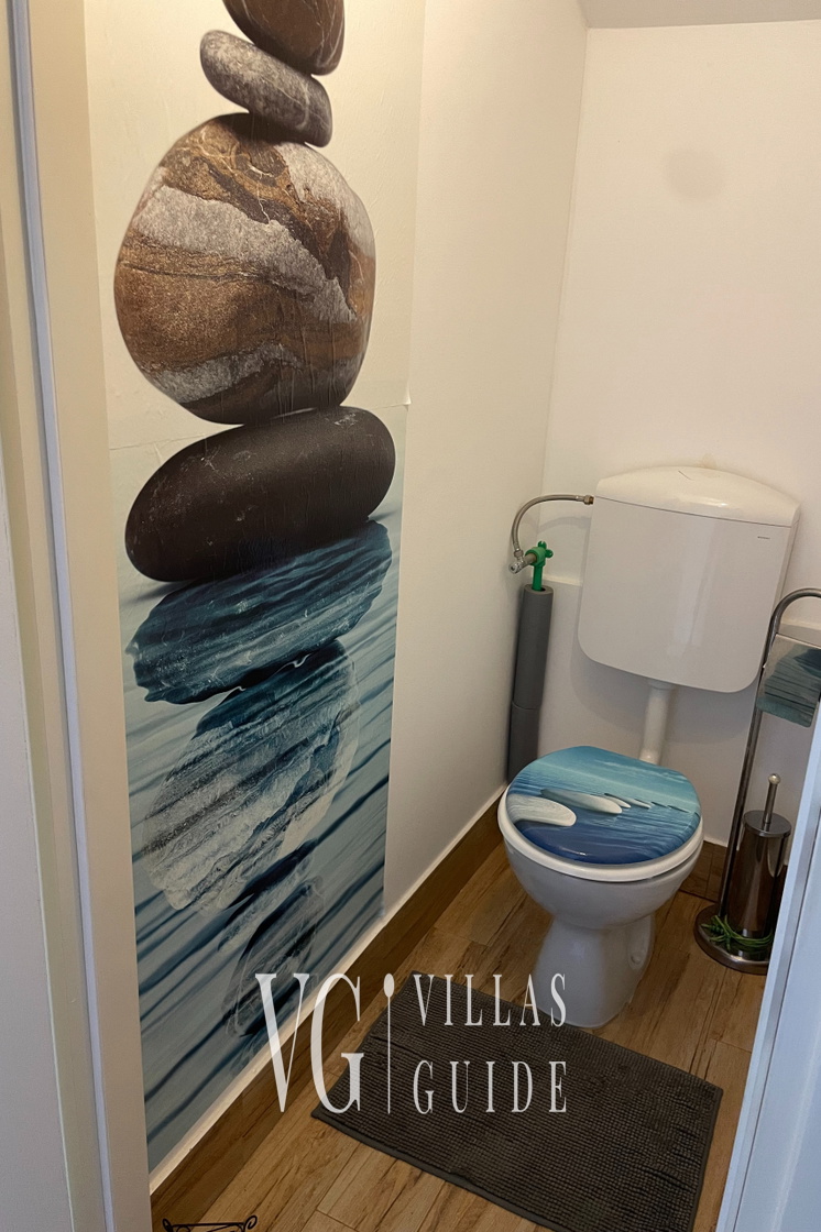 Villa Ruby beachfront Guest toilet