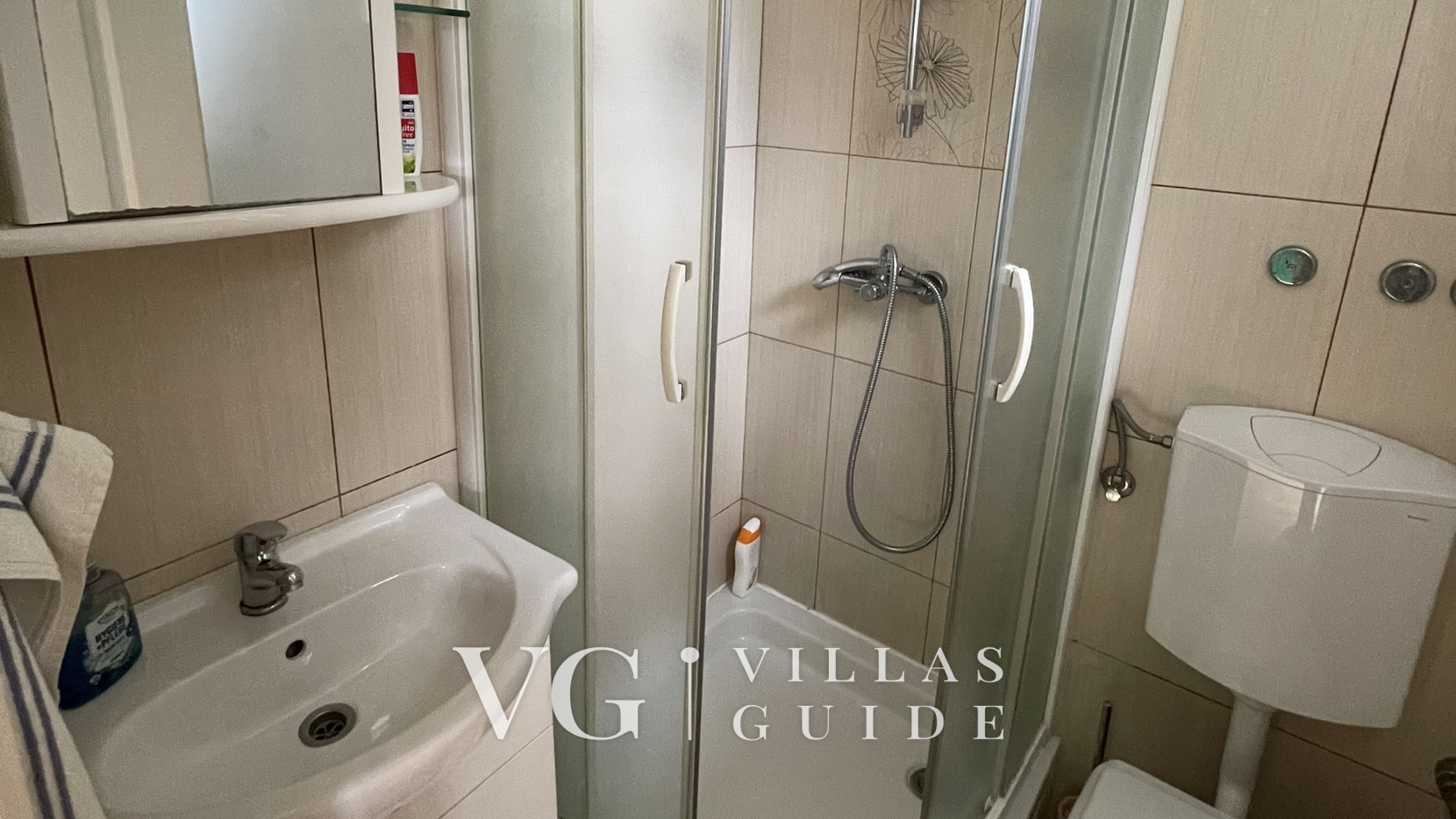 Villa Ruby beachfront Bathroom