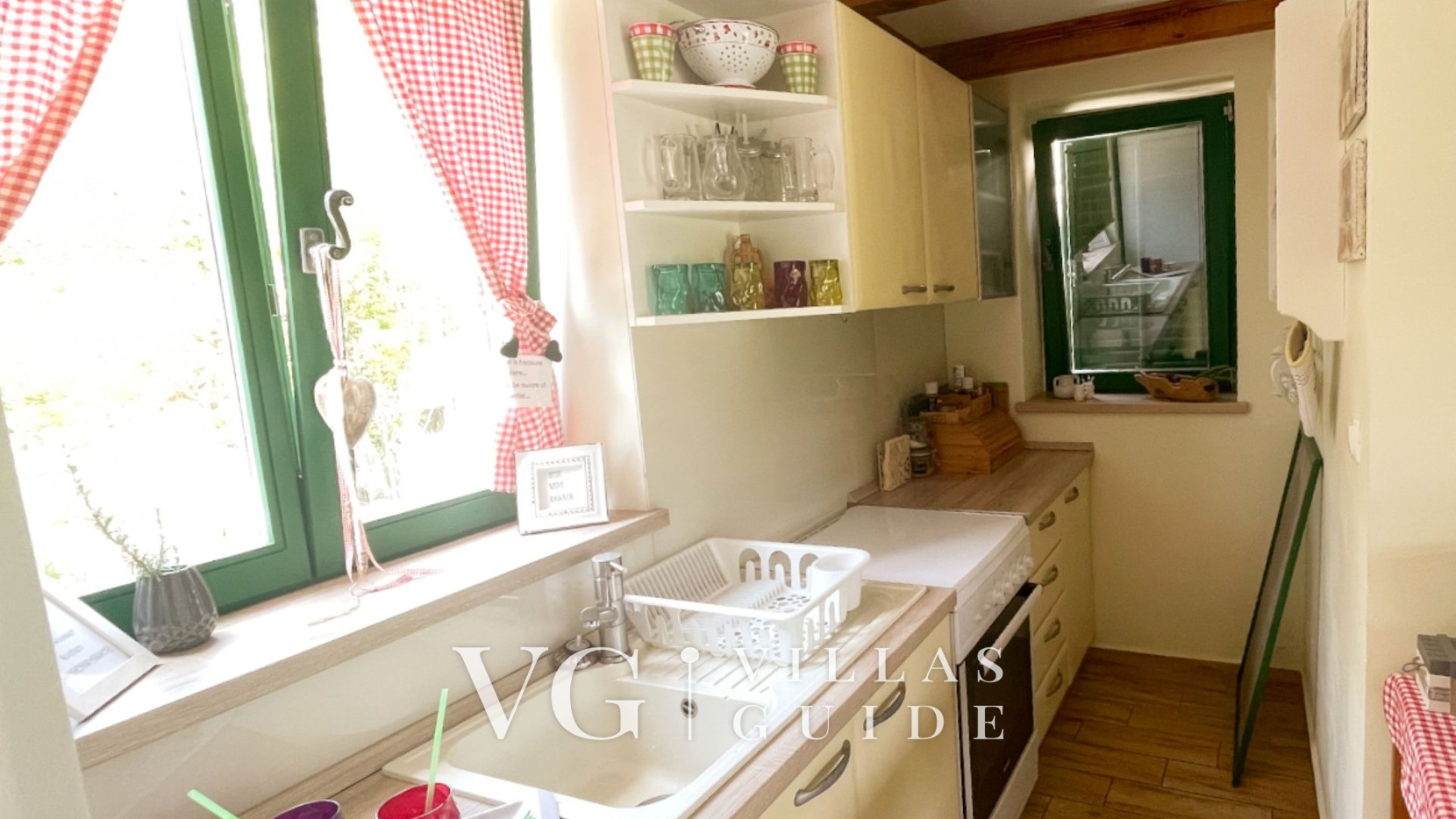 Villa Ruby beachfront Cucina