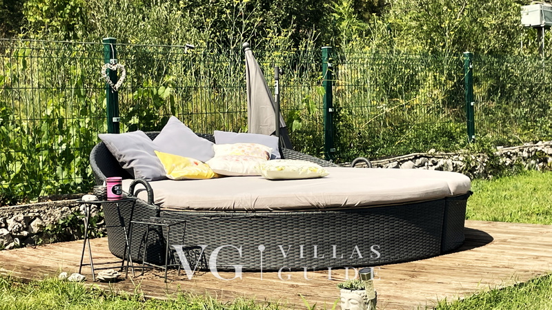 Villa Ruby beachfront Garden and property exterior